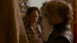 extant_GameOfThrones_4x02-TheLionAndTheRose_5191