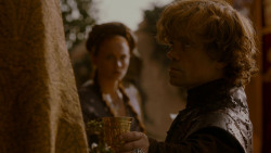extant_GameOfThrones_4x02-TheLionAndTheRose_5204