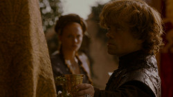 extant_GameOfThrones_4x02-TheLionAndTheRose_5205