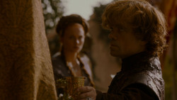 extant_GameOfThrones_4x02-TheLionAndTheRose_5206