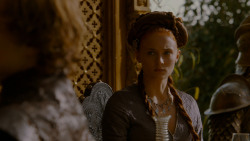 extant_GameOfThrones_4x02-TheLionAndTheRose_5208