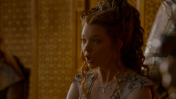 extant_GameOfThrones_4x02-TheLionAndTheRose_5210