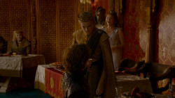 extant_GameOfThrones_4x02-TheLionAndTheRose_5212