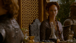 extant_GameOfThrones_4x02-TheLionAndTheRose_5213