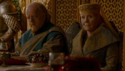 extant_GameOfThrones_4x02-TheLionAndTheRose_5214