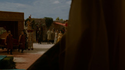 extant_GameOfThrones_4x02-TheLionAndTheRose_5218
