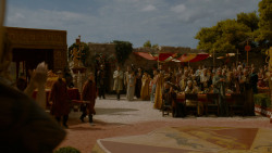 extant_GameOfThrones_4x02-TheLionAndTheRose_5221