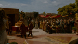 extant_GameOfThrones_4x02-TheLionAndTheRose_5223