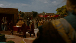 extant_GameOfThrones_4x02-TheLionAndTheRose_5224