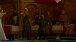 extant_GameOfThrones_4x02-TheLionAndTheRose_5232