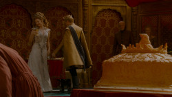 extant_GameOfThrones_4x02-TheLionAndTheRose_5241
