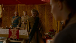 extant_GameOfThrones_4x02-TheLionAndTheRose_5244
