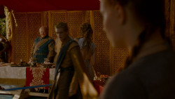 extant_GameOfThrones_4x02-TheLionAndTheRose_5245