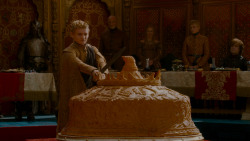 extant_GameOfThrones_4x02-TheLionAndTheRose_5251