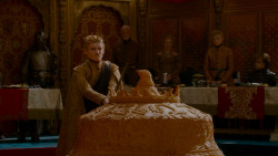 extant_GameOfThrones_4x02-TheLionAndTheRose_5254