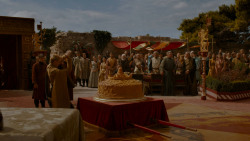 extant_GameOfThrones_4x02-TheLionAndTheRose_5255