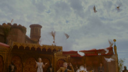 extant_GameOfThrones_4x02-TheLionAndTheRose_5259