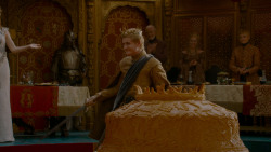 extant_GameOfThrones_4x02-TheLionAndTheRose_5268