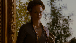 extant_GameOfThrones_4x02-TheLionAndTheRose_5272