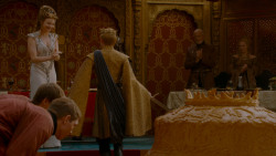extant_GameOfThrones_4x02-TheLionAndTheRose_5274