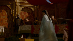 extant_GameOfThrones_4x02-TheLionAndTheRose_5280