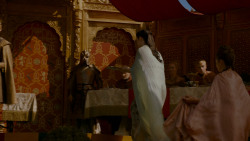 extant_GameOfThrones_4x02-TheLionAndTheRose_5281