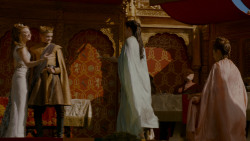 extant_GameOfThrones_4x02-TheLionAndTheRose_5283