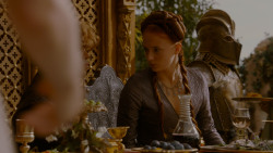 extant_GameOfThrones_4x02-TheLionAndTheRose_5286