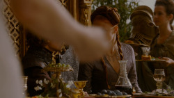 extant_GameOfThrones_4x02-TheLionAndTheRose_5287