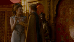 extant_GameOfThrones_4x02-TheLionAndTheRose_5291