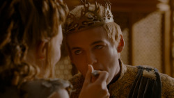 extant_GameOfThrones_4x02-TheLionAndTheRose_5293
