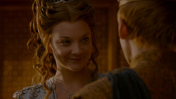 extant_GameOfThrones_4x02-TheLionAndTheRose_5296