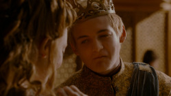 extant_GameOfThrones_4x02-TheLionAndTheRose_5298