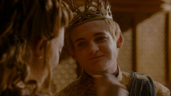 extant_GameOfThrones_4x02-TheLionAndTheRose_5299