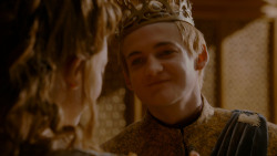 extant_GameOfThrones_4x02-TheLionAndTheRose_5300