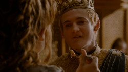 extant_GameOfThrones_4x02-TheLionAndTheRose_5301