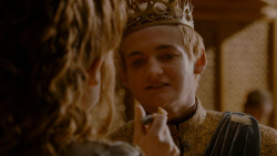 extant_GameOfThrones_4x02-TheLionAndTheRose_5304
