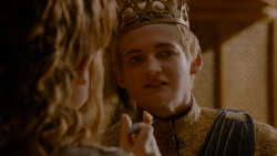 extant_GameOfThrones_4x02-TheLionAndTheRose_5306