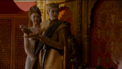 extant_GameOfThrones_4x02-TheLionAndTheRose_5315