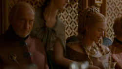 extant_GameOfThrones_4x02-TheLionAndTheRose_5319