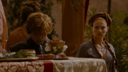 extant_GameOfThrones_4x02-TheLionAndTheRose_5324