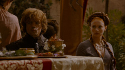 extant_GameOfThrones_4x02-TheLionAndTheRose_5325