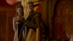 extant_GameOfThrones_4x02-TheLionAndTheRose_5327