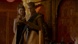 extant_GameOfThrones_4x02-TheLionAndTheRose_5328