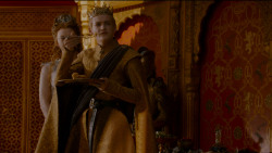 extant_GameOfThrones_4x02-TheLionAndTheRose_5330
