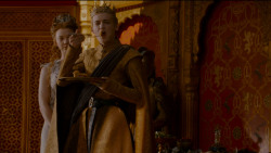 extant_GameOfThrones_4x02-TheLionAndTheRose_5331