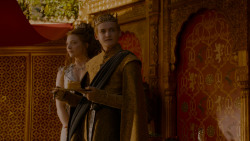 extant_GameOfThrones_4x02-TheLionAndTheRose_5335
