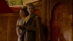 extant_GameOfThrones_4x02-TheLionAndTheRose_5336