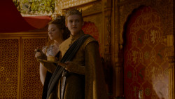 extant_GameOfThrones_4x02-TheLionAndTheRose_5337