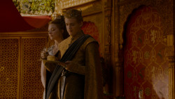 extant_GameOfThrones_4x02-TheLionAndTheRose_5338
